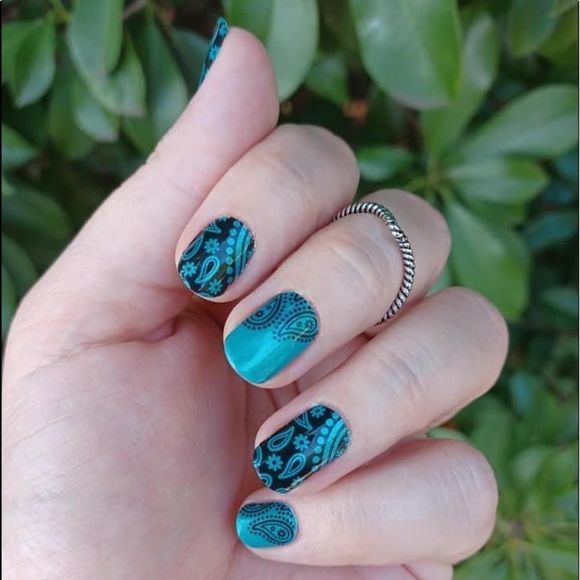 Color Street- Brave and Bold, shimmery teal nail strip set - Picture 13 of 15